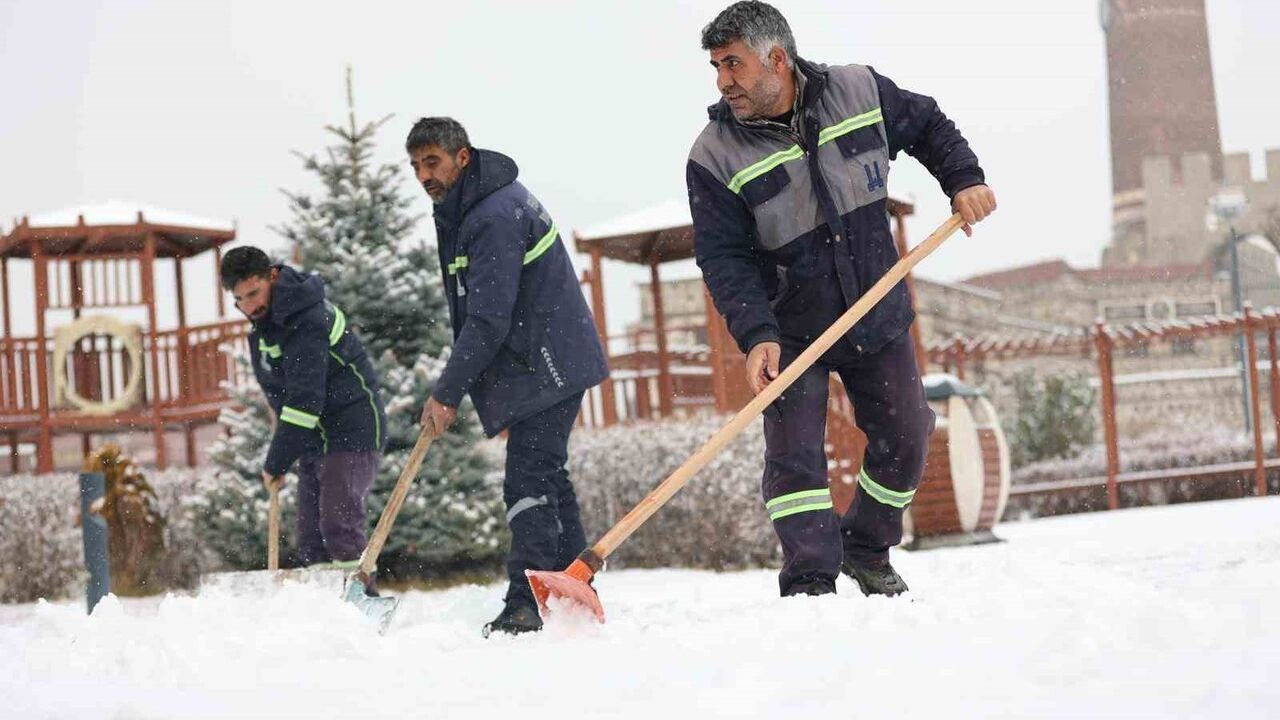 Erzurum Büyükşehir Belediyesi'nden Kışa Hazırlık