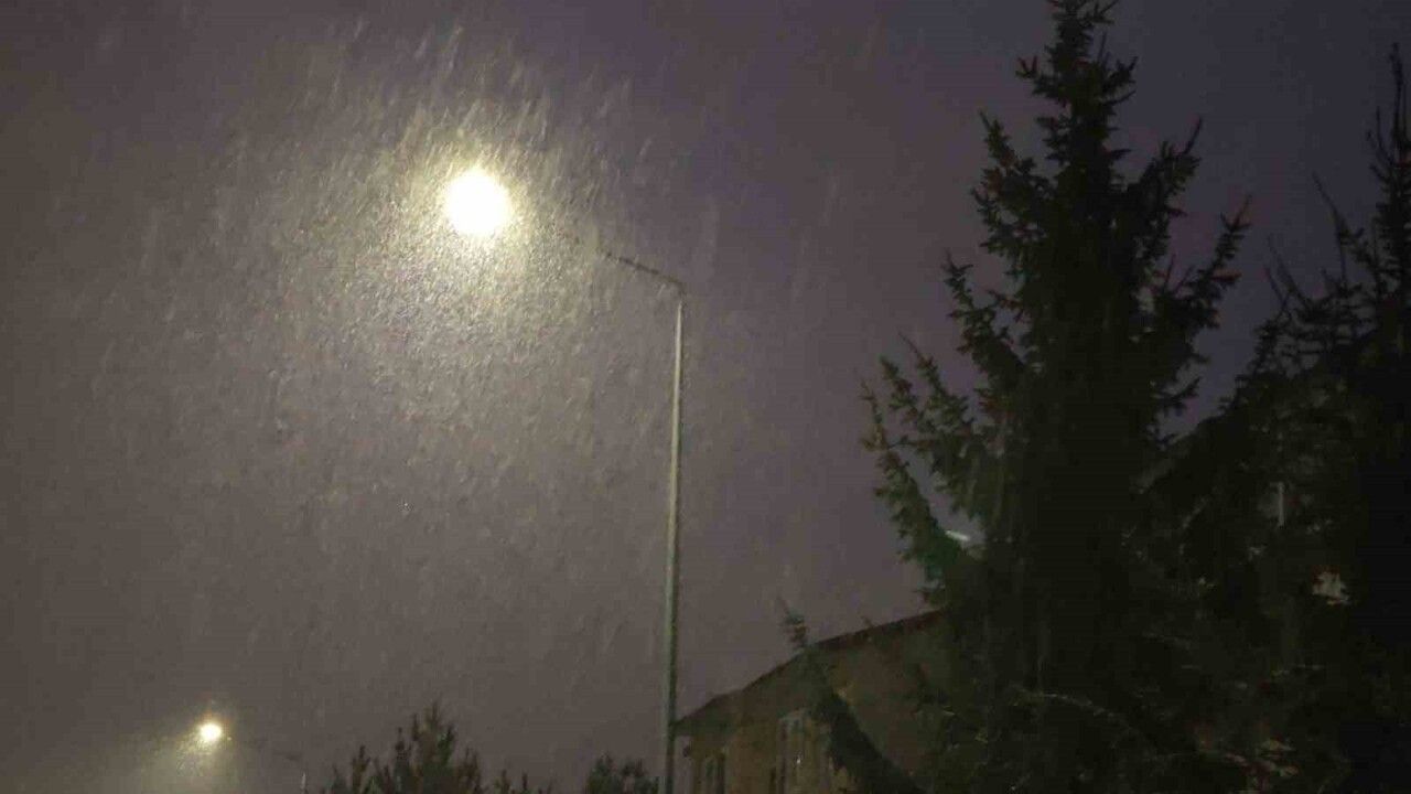 Erzurum'da Kar Yağışı Etkili Oldu