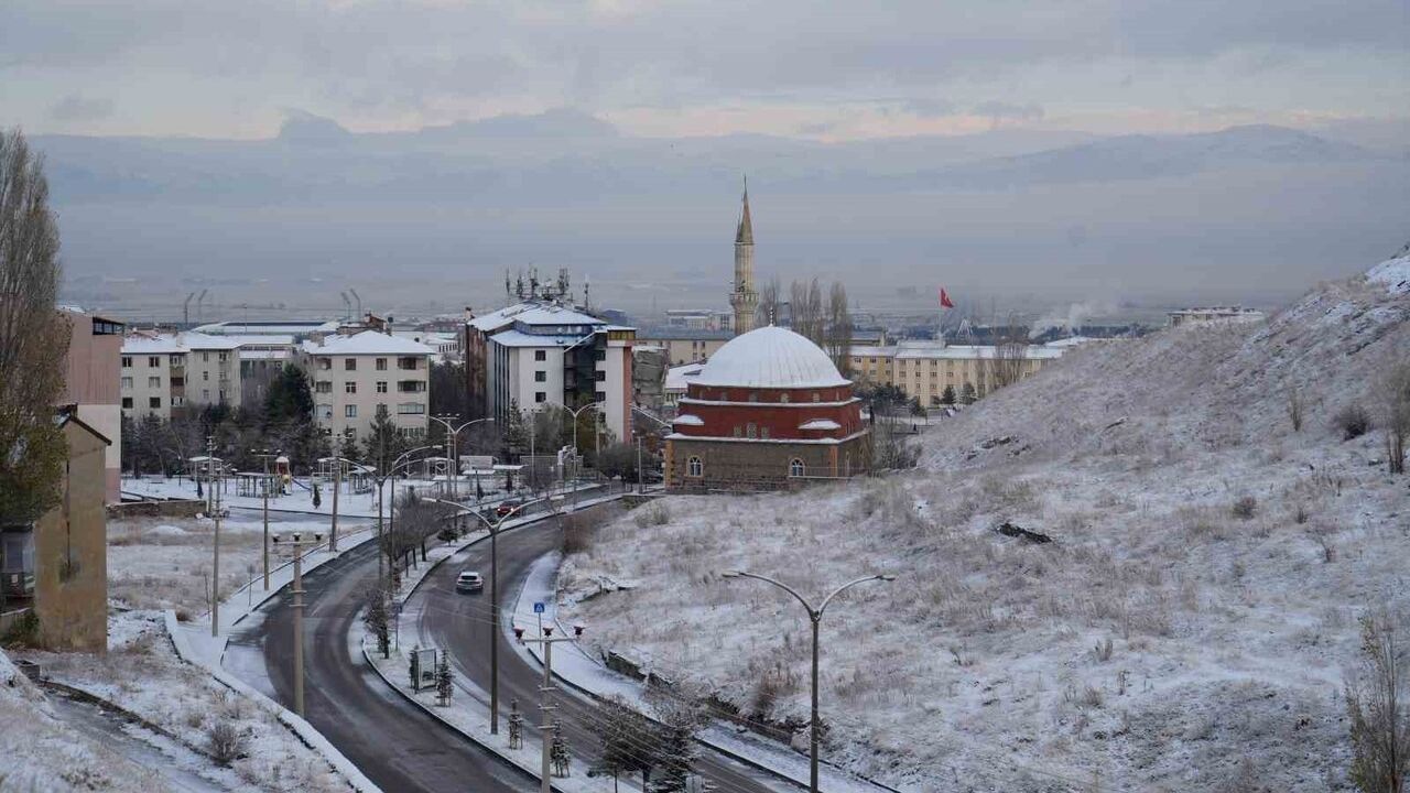 Erzurum'da Kar Yağışı Etkisini Gösterdi