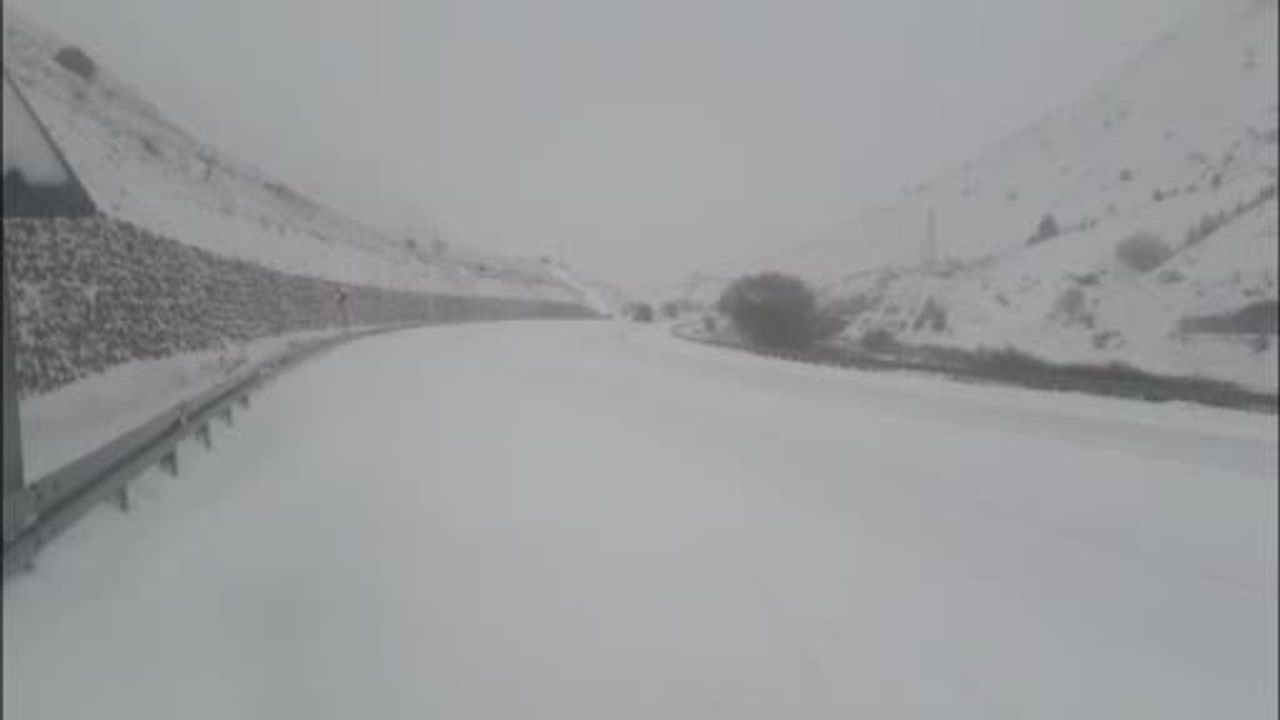 Erzurum'da Kar Yağışı Ulaşımı Zorlaştırdı