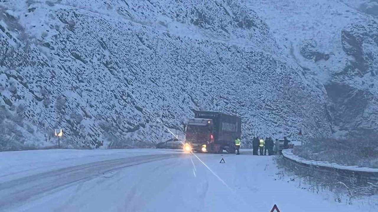 Erzurum-Erzincan Karayolunda Ağır Araç Geçişi Yasaklandı