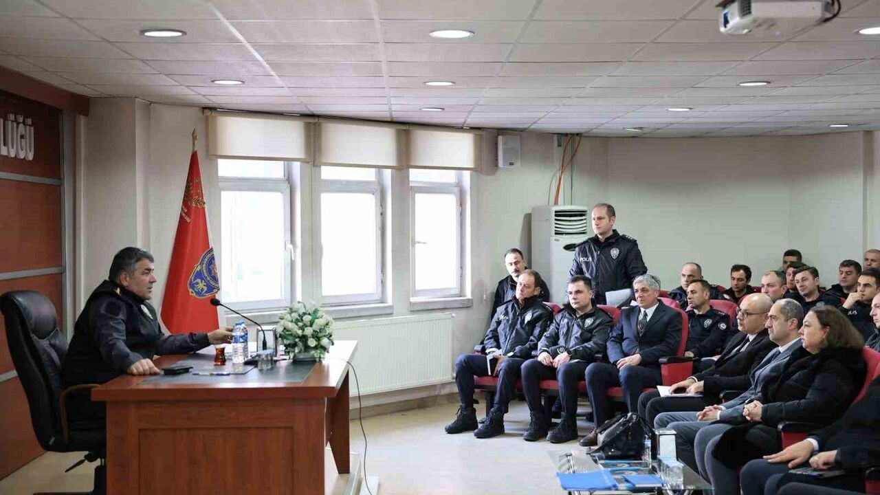 Erzurum İl Emniyet Müdürü Onur Karaburun'un Birim Amirleri ile Toplantısı
