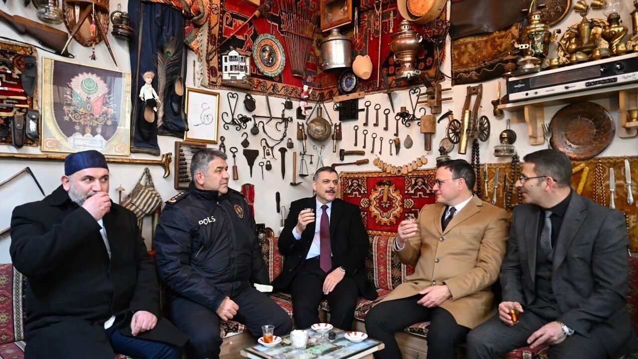 Erzurum Valisi Çiftçi, Bat Pazarı’nda Esnaf ile Buluştu