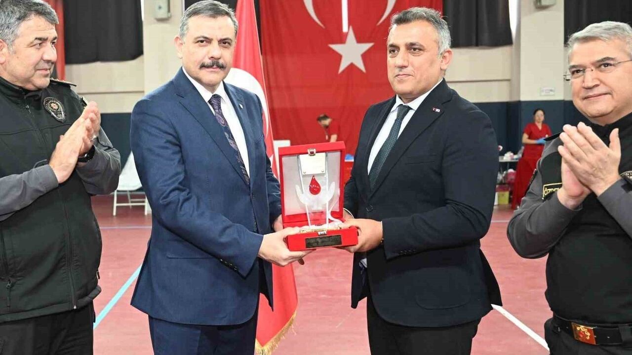 Erzurum Valisi Mustafa Çiftçi 45. Kan Bağışını Gerçekleştirdi