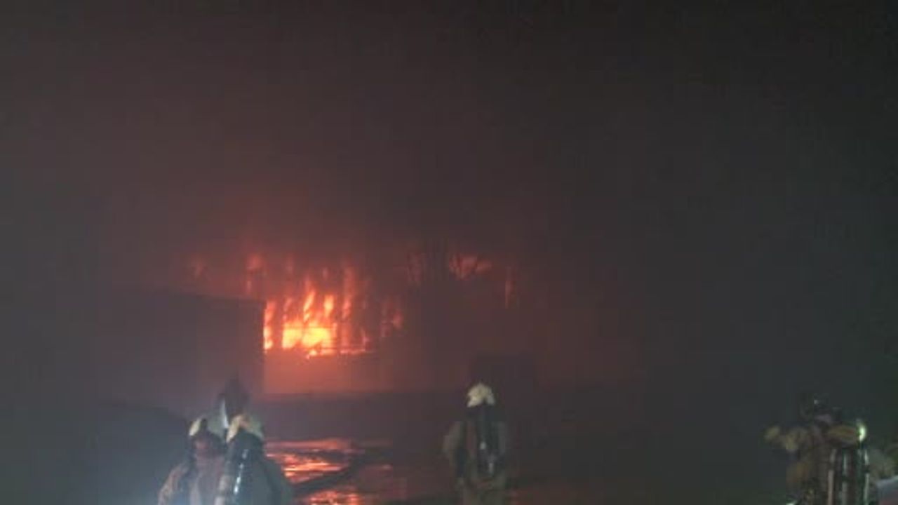 Esenyurt'ta Fabrika Yangını