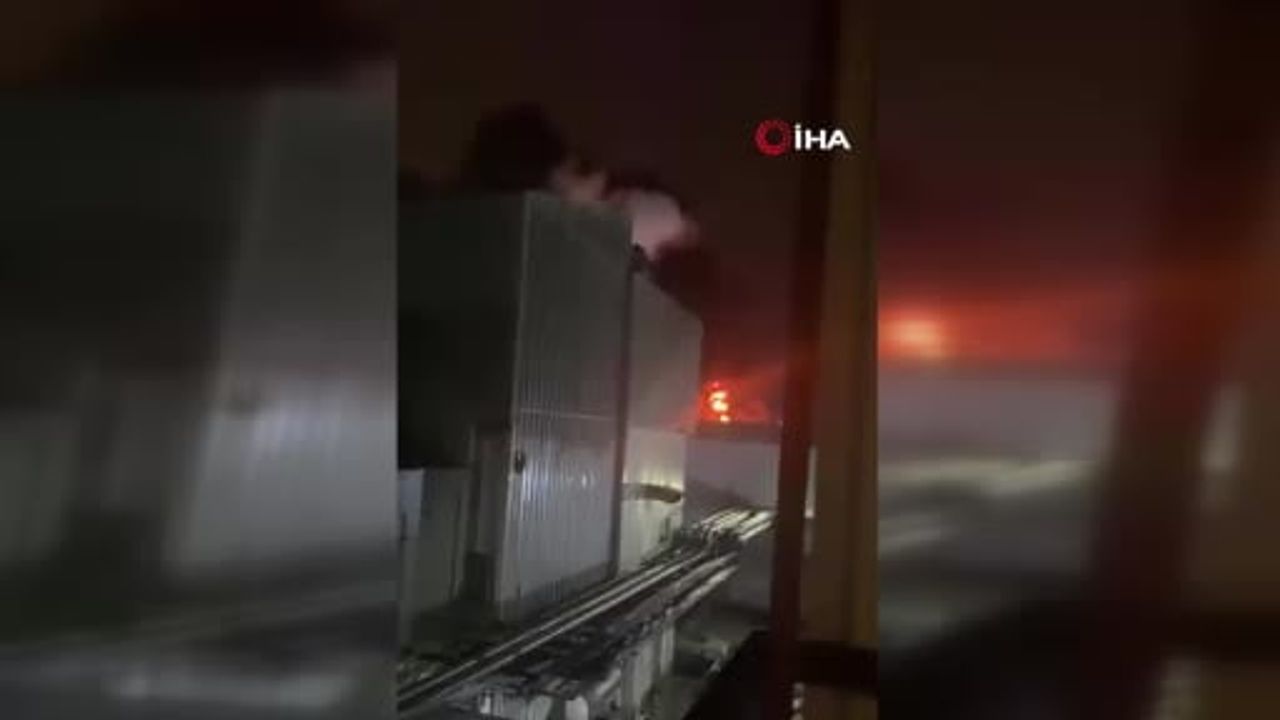 Esenyurt'ta Fabrika Yangını Panik Yarattı