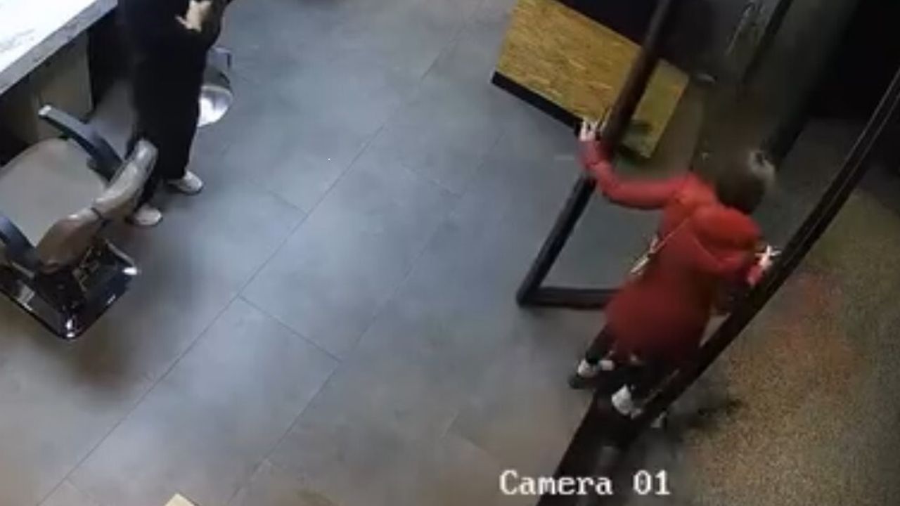 Esenyurt'ta Kuaför Dolandırıcılığı: Kadın Kartını Unuttum Diyerek Kaçtı