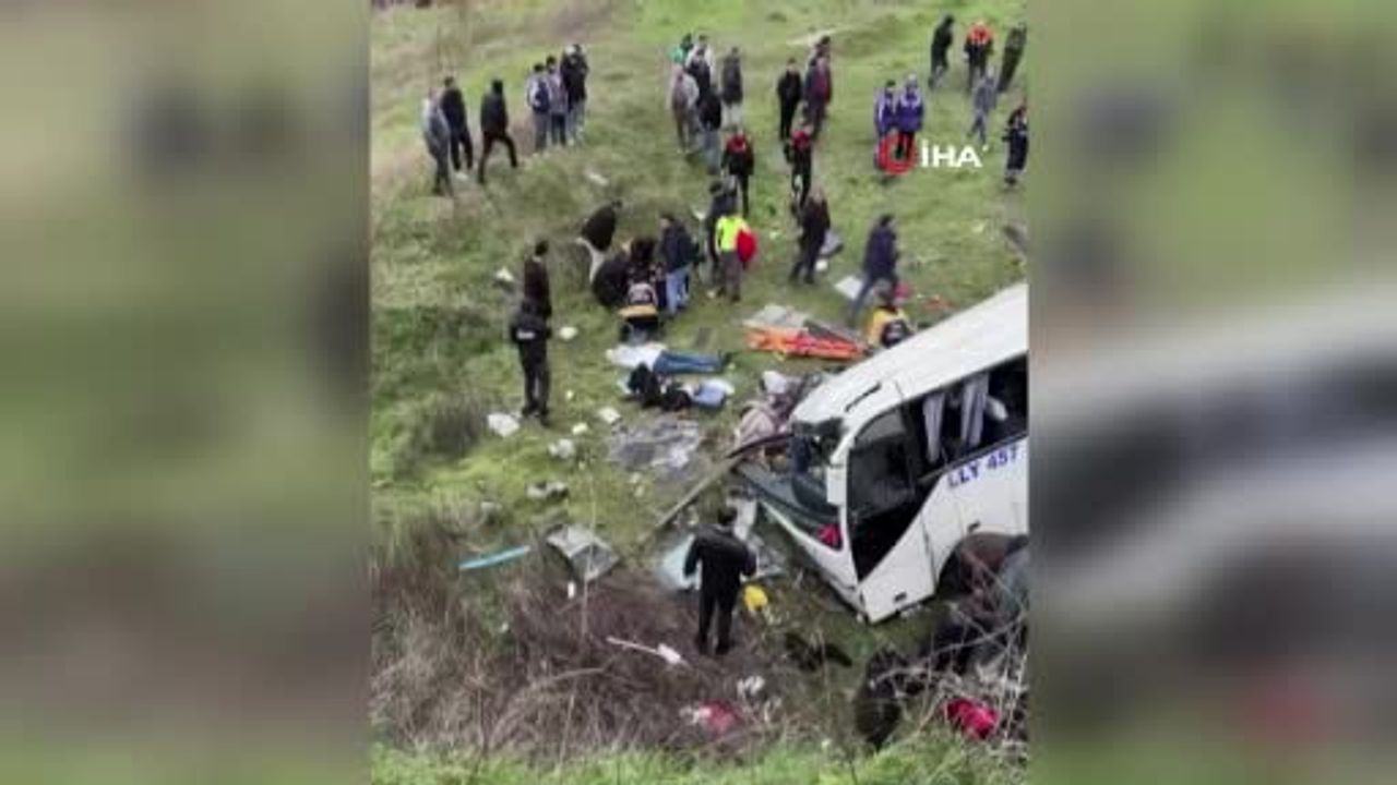 Esenyurt'ta Midibüs Devrildi