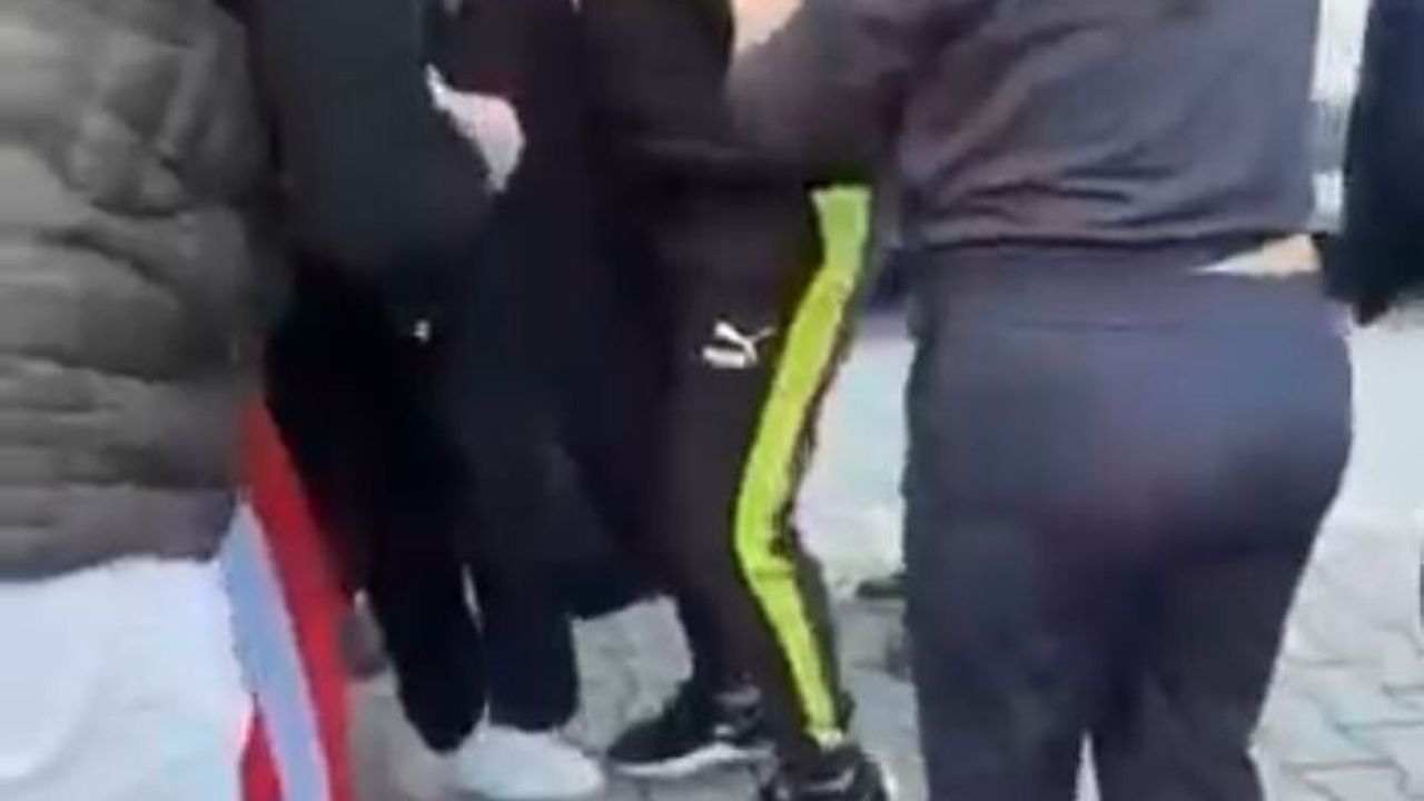 Esenyurt'ta Park Yeri Kavgası: Bıçaklı Çatışma ve Polisin Müdahalesi