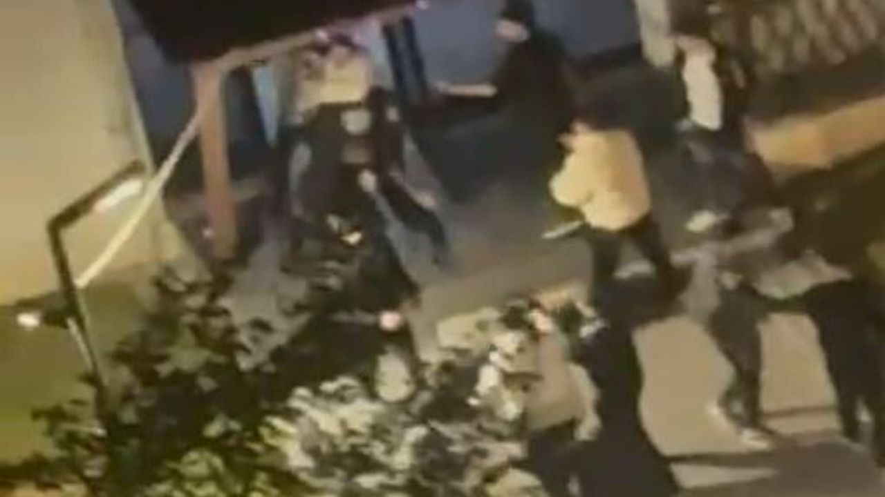 Esenyurt'taki Gençler Arasında Kavga: Sokaklar Savaş Alanına Döndü