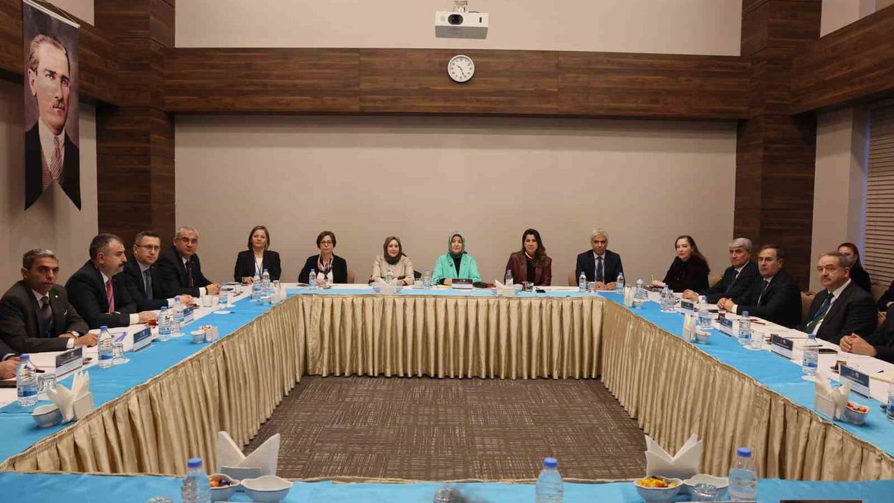 Eskişehir Aile ve Sosyal Hizmetler Müdürü Orhan Bayrak, İl Müdürleri Değerlendirme Toplantısında