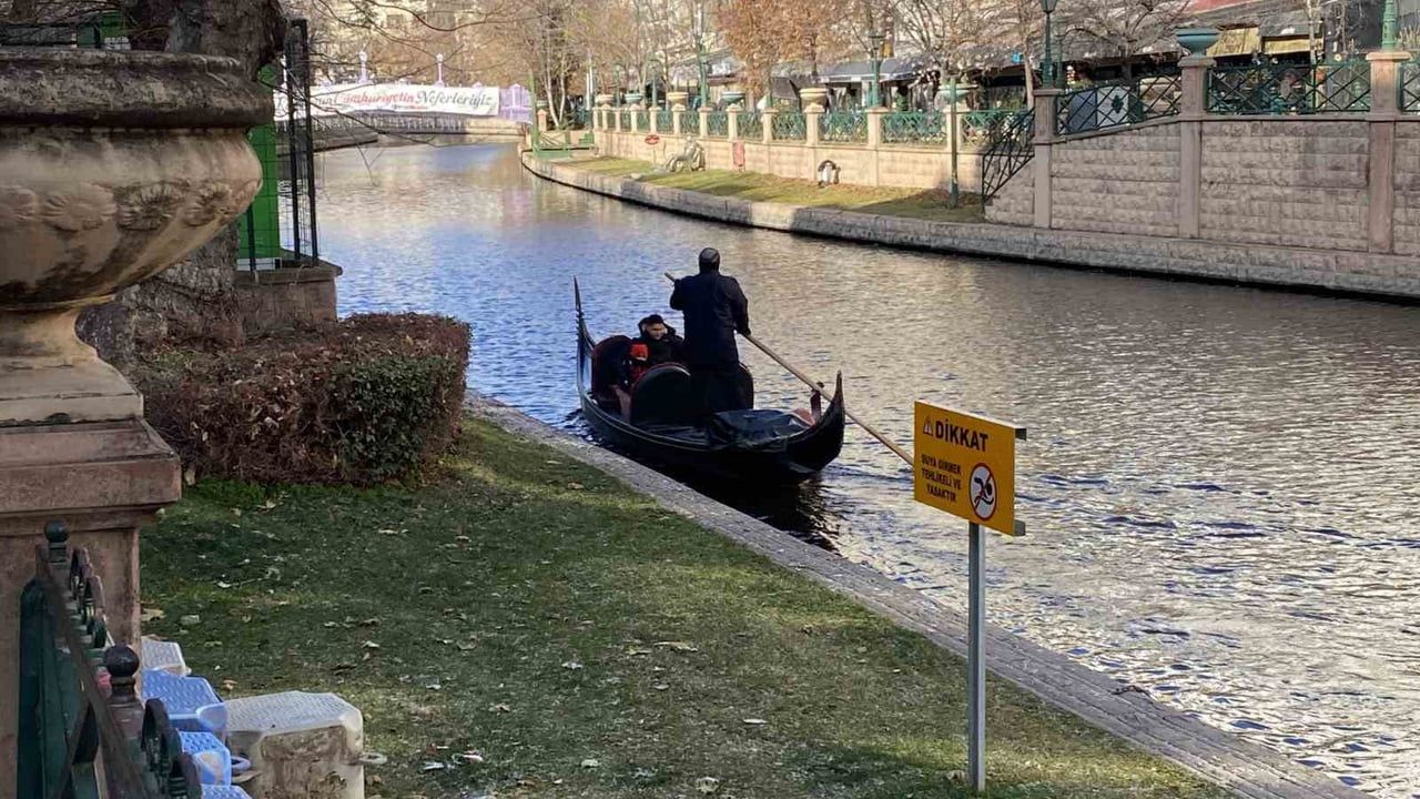 Eskişehir'de Dondurucu Soğuğa Rağmen Gondol Seferleri Sürüyor