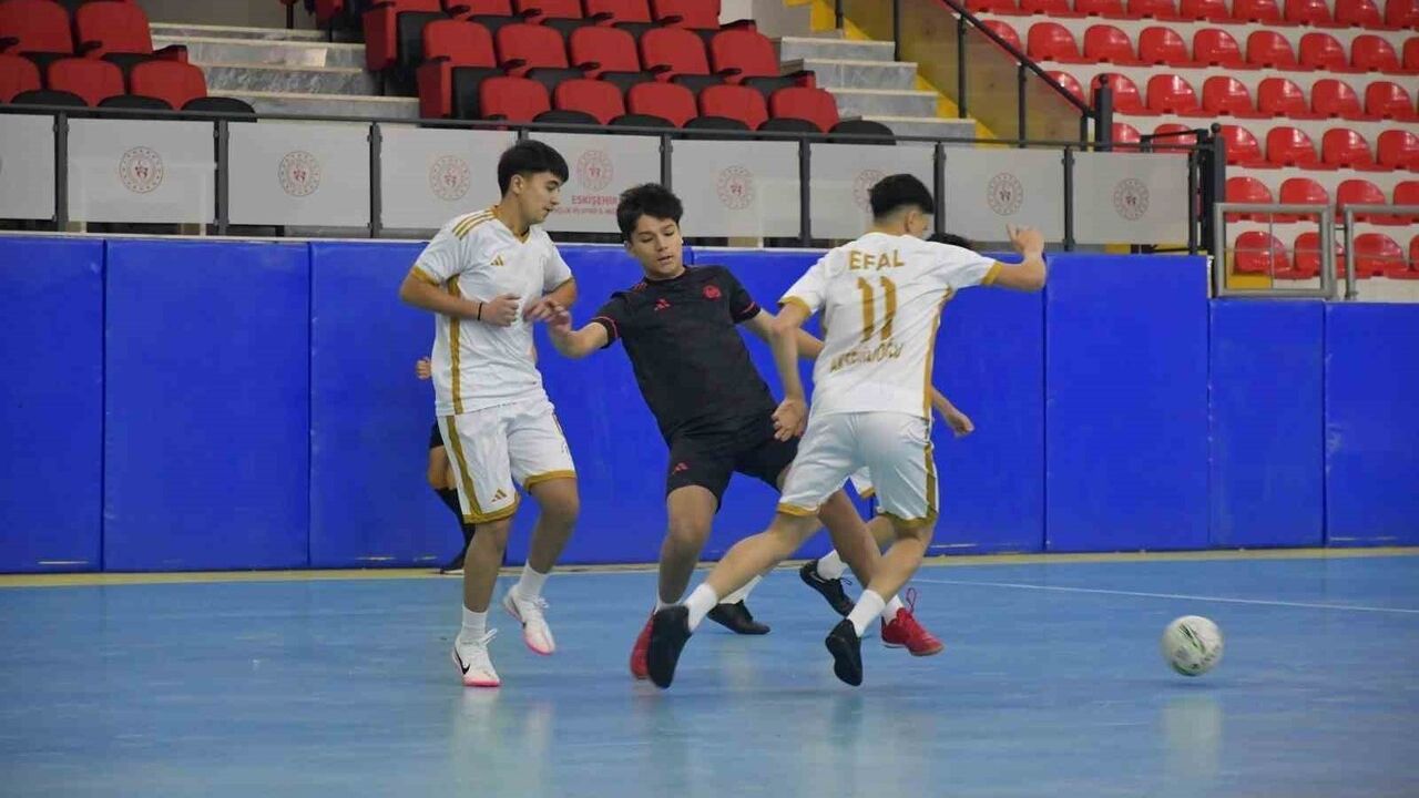 Eskişehir’de Genç A Erkek Futsal Müsabakaları Heyecanla Başladı