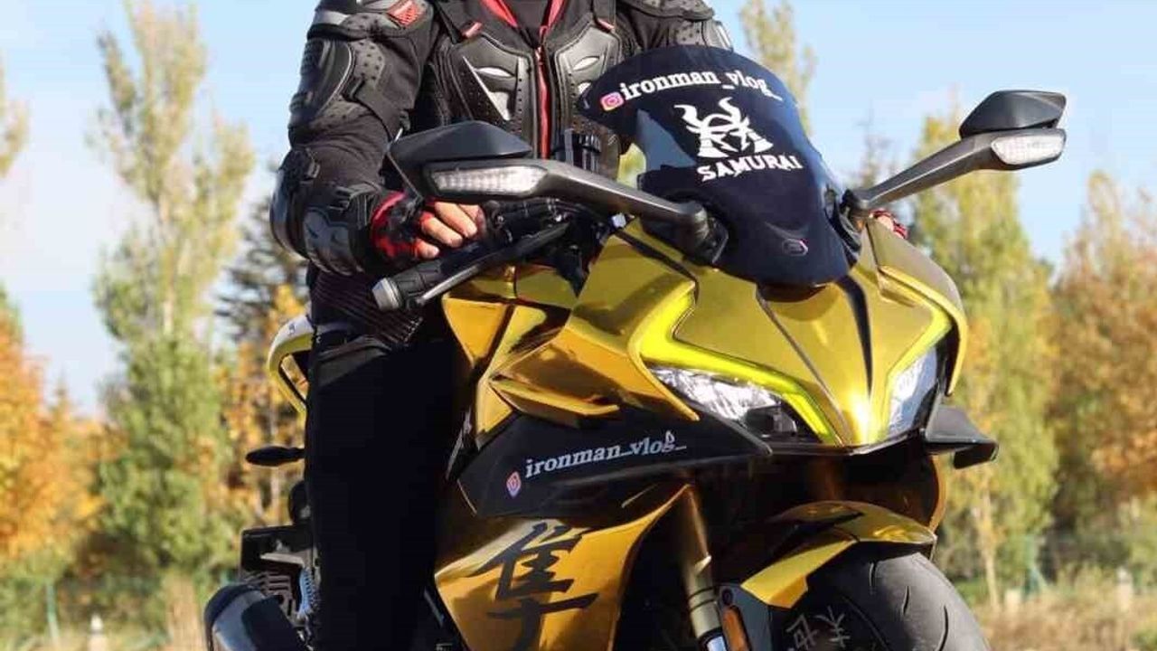 Eskişehir'de İron-Man Kaskı ile Motosiklet Sürüşü