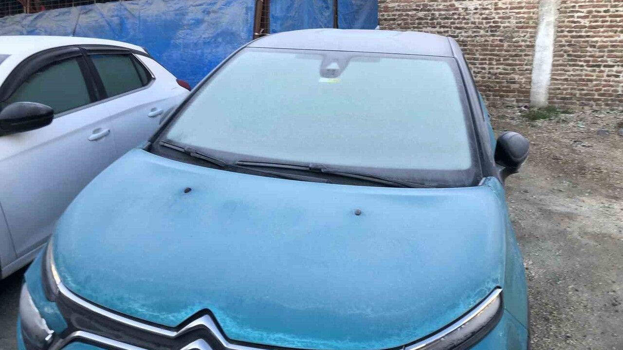 Eskişehir'de Kışın Etkileri: Araç Camlarında Buzlanma