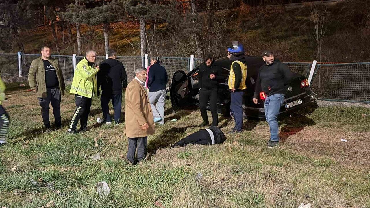 Eskişehir'de Korkuluklara Çarpan Otomobil Kazası