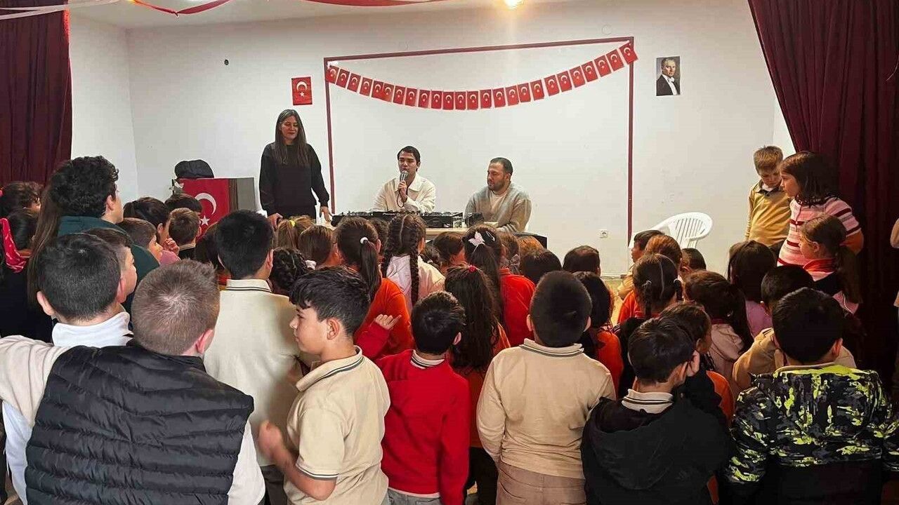 Eskişehir'de Öğrenciler DJ'lerle Buluştu