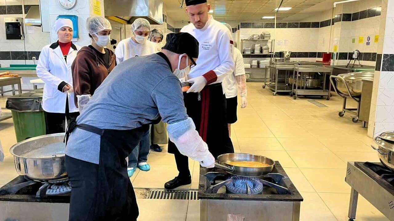 Eskişehir'de Öğrenciler Yöresel Tatlar ile Buluştu