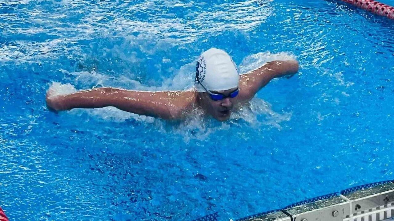 Eskişehir'de Okul Sporları Gençler İl Birinciliği Yüzme Müsabakaları Devam Ediyor