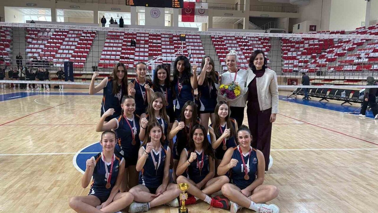Eskişehir'de Okul Sporları Voleybol Yıldız Kızlar Müsabakaları Sonuçlandı