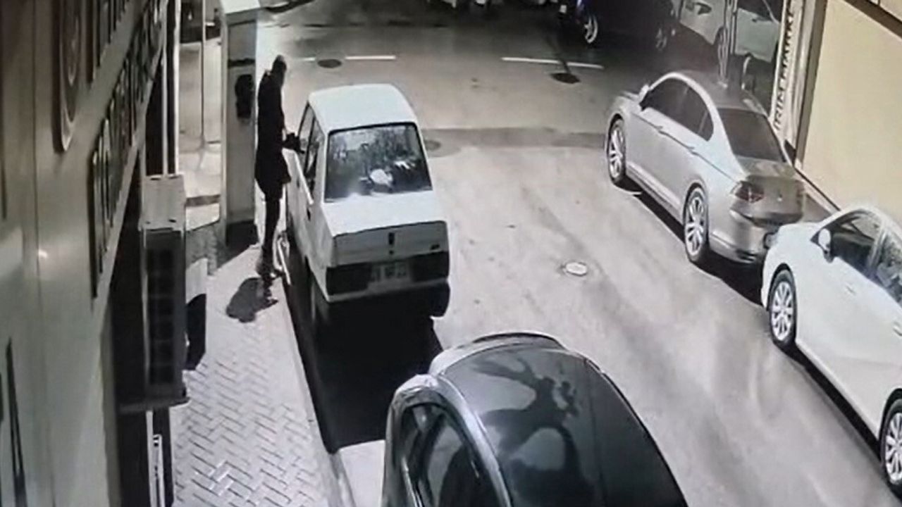 Eskişehir'de Oto Teyp Hırsızı Yakalandı