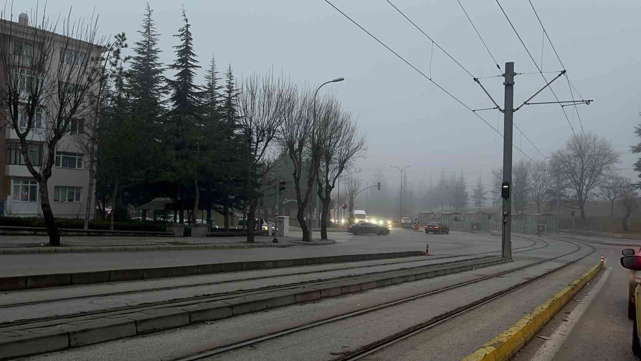 Eskişehir'de Sabah Saatlerinde Sis Etkili Oldu