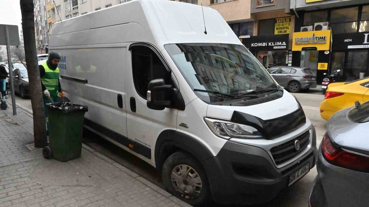 Eskişehir'de Taksi Yolcusuna Kamyonet Çarpması