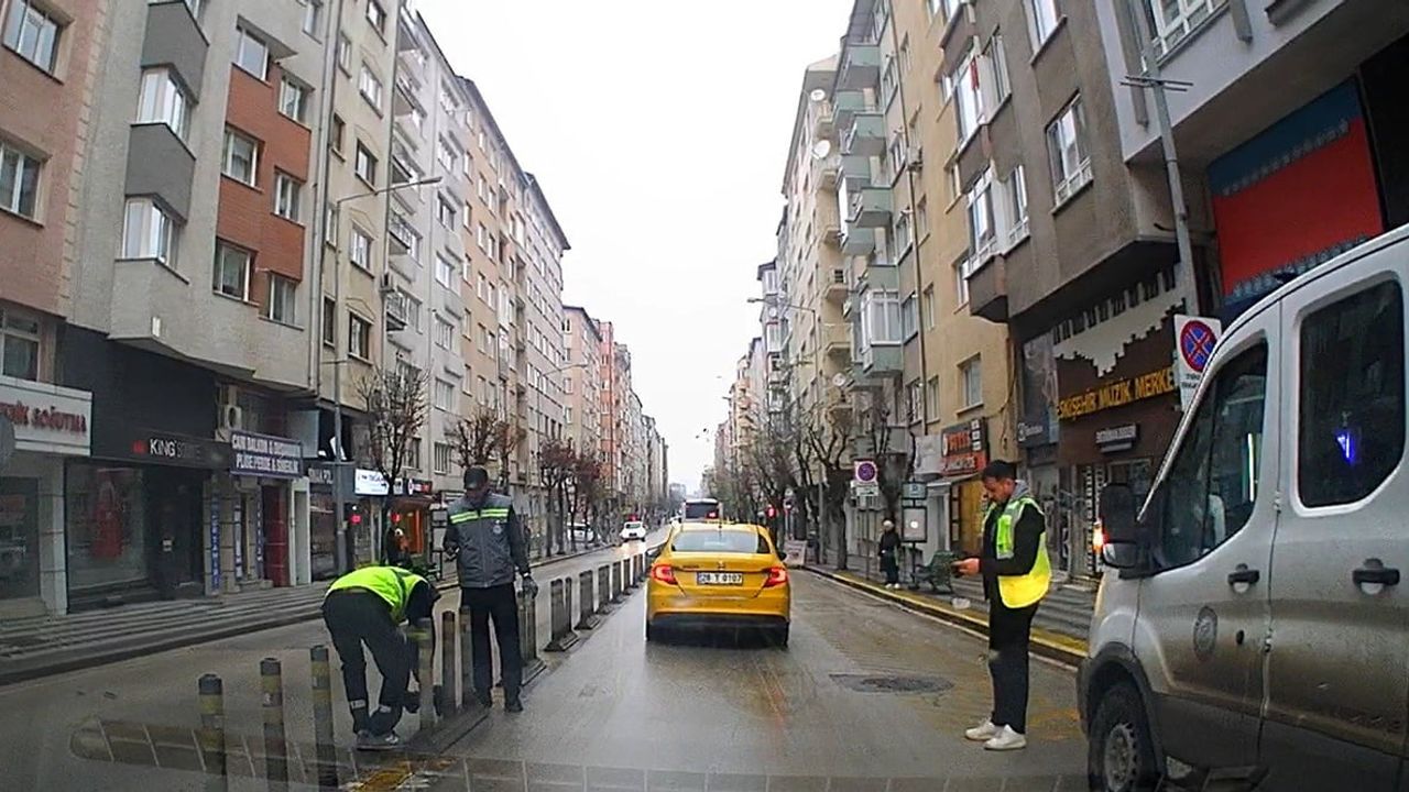 Eskişehir'de Tartışmalı Dubalar Söküldü