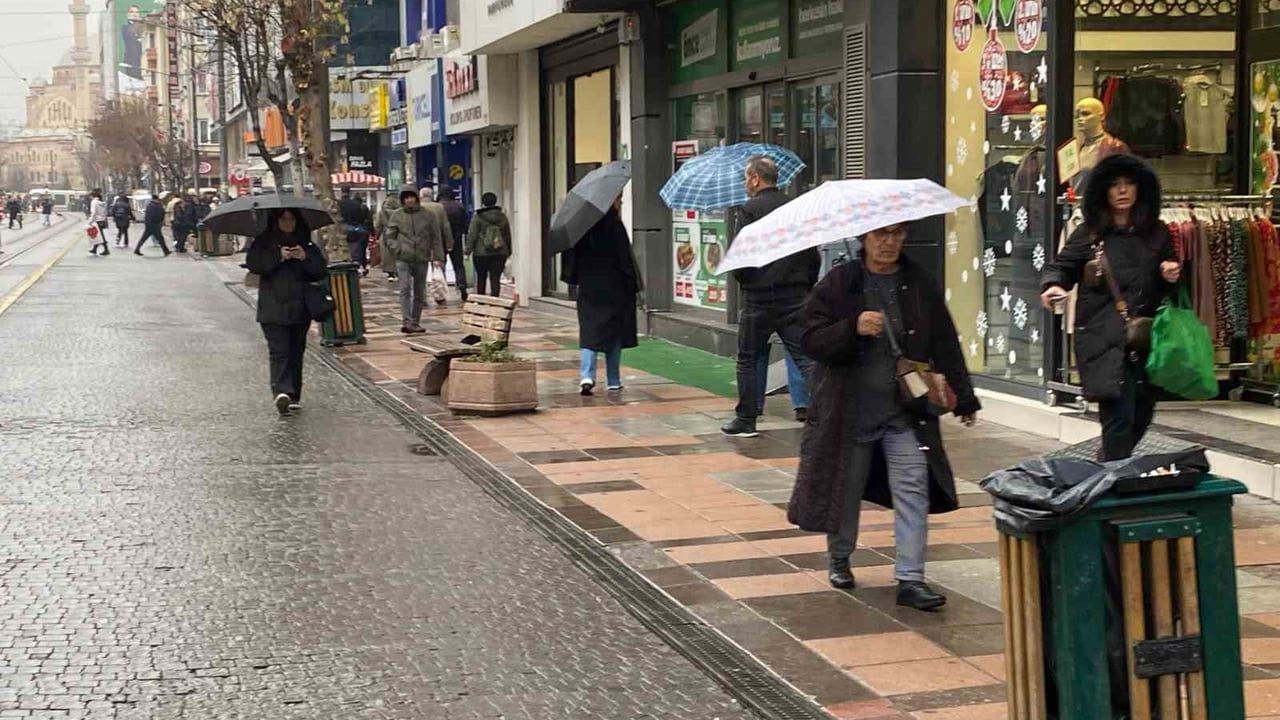 Eskişehir'de Yağışlar Başladı
