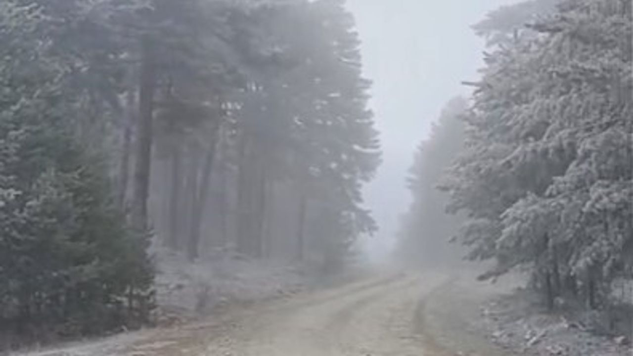 Eskişehir'in Mihalıççık İlçesinde Mevsimin İlk Karı Yağdı