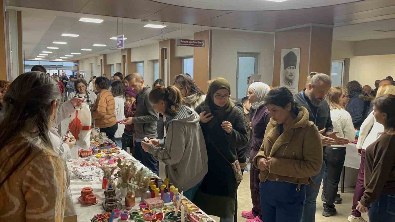 Eskişehir Osmangazi Üniversitesi'nde Dayanışma Sergisi
