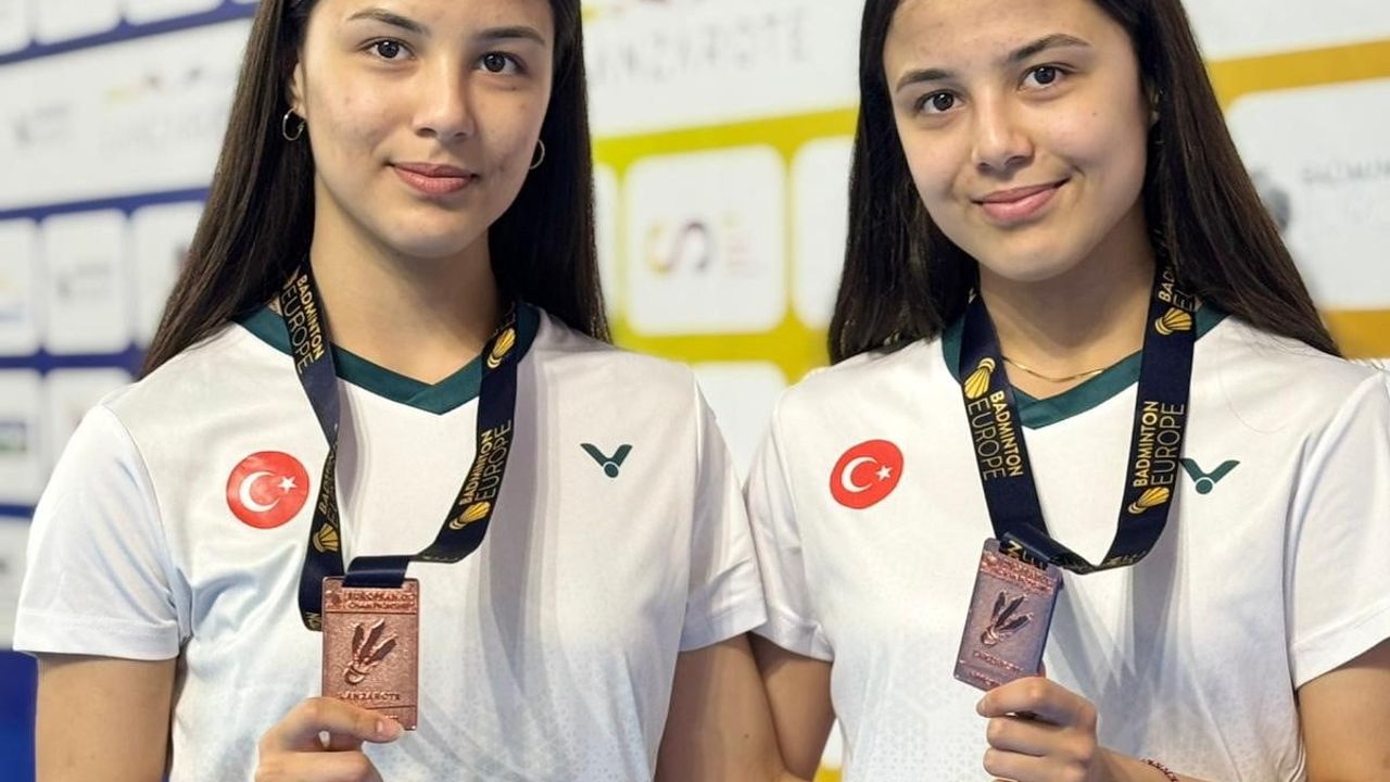 Eskişehirli İkizlerden Badminton'da Avrupa 3’üncülüğü