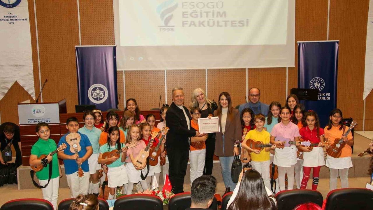 ESOGÜ'de 'Gençlerle El Ele, Gönül Gönüle' Projesinin Kapanış Töreni