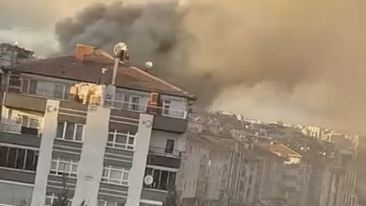 Etimesgut'ta Çatı Yangını Panik Yarattı