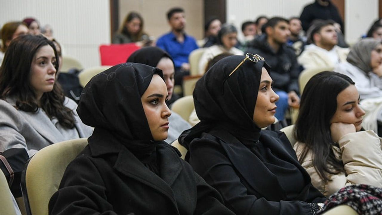 ETÜ'de İklim Değişikliği Paneli: Çözüm Arayışlarına Dikkat Çekildi