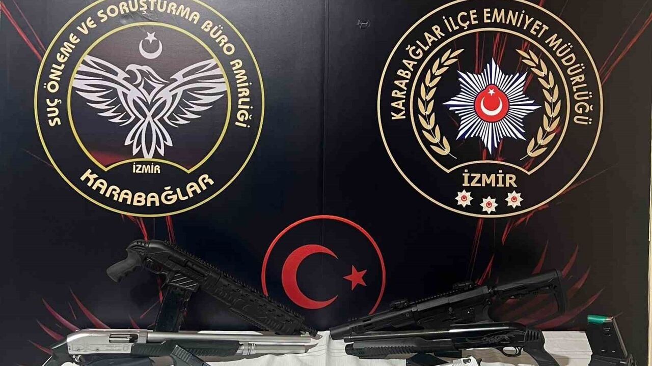 Evde Cephanelik Bulundu: İzmir'de Polis Operasyonu