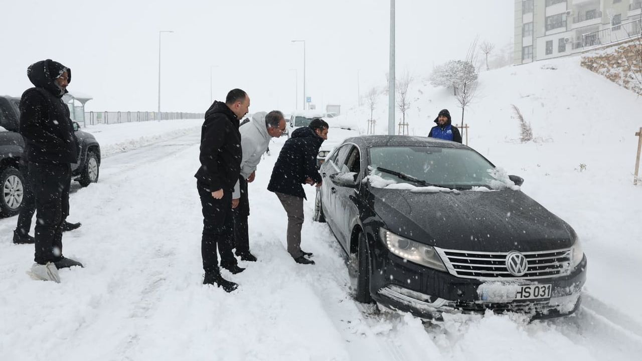 Eyyübiye Belediyesi Karla Mücadelede Aktif Rol Oynadı