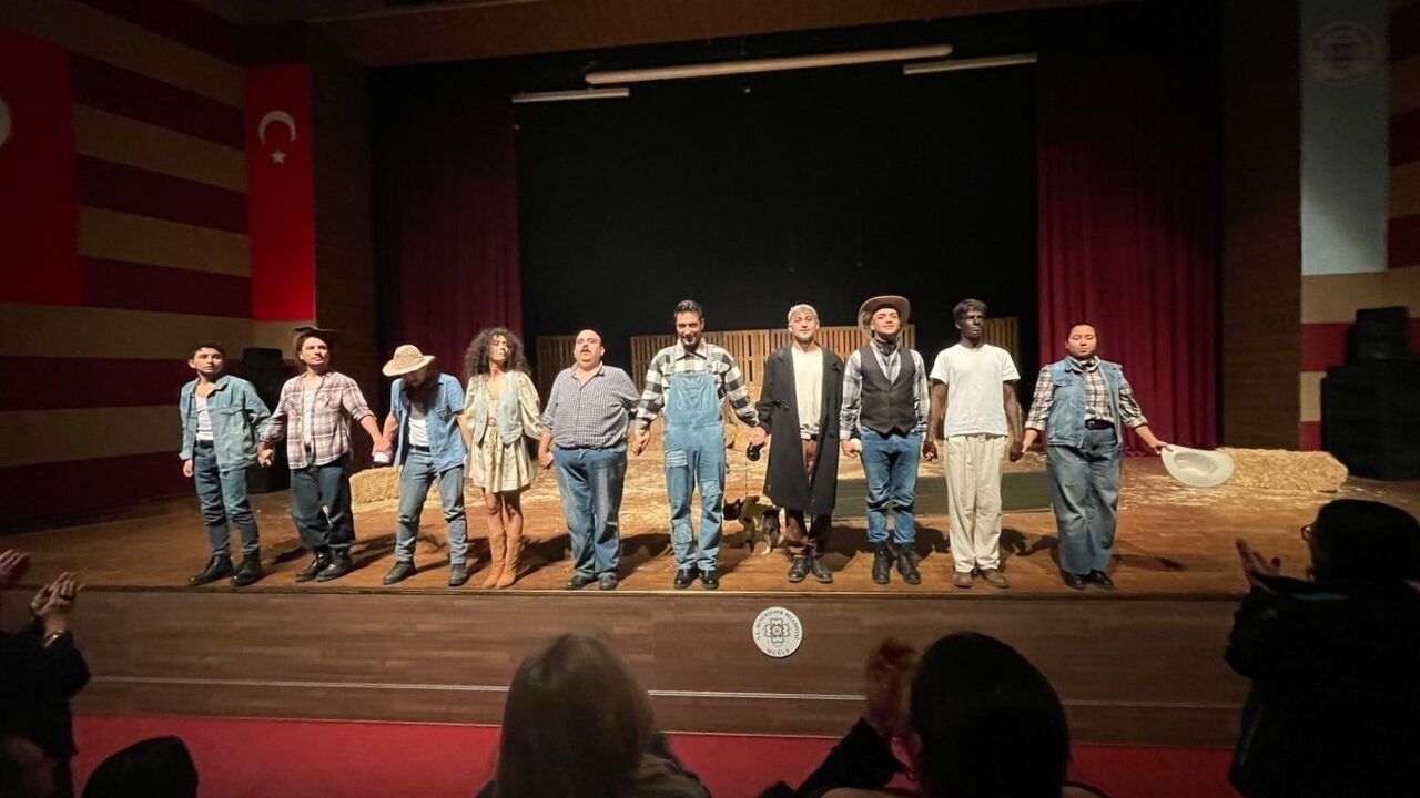 Fareler ve İnsanlar Tiyatro Oyunu Muğla'da Sahnelendi