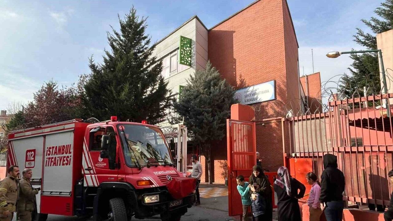 Fatih'te Okulda Panik: Buhar Çıkışı Yangın Sandı