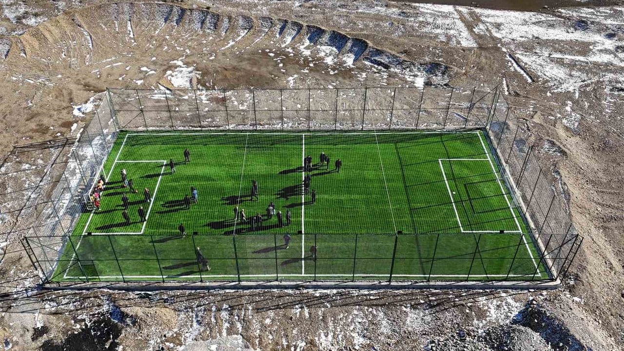 Feke'de Modern Halı Saha Açılışı