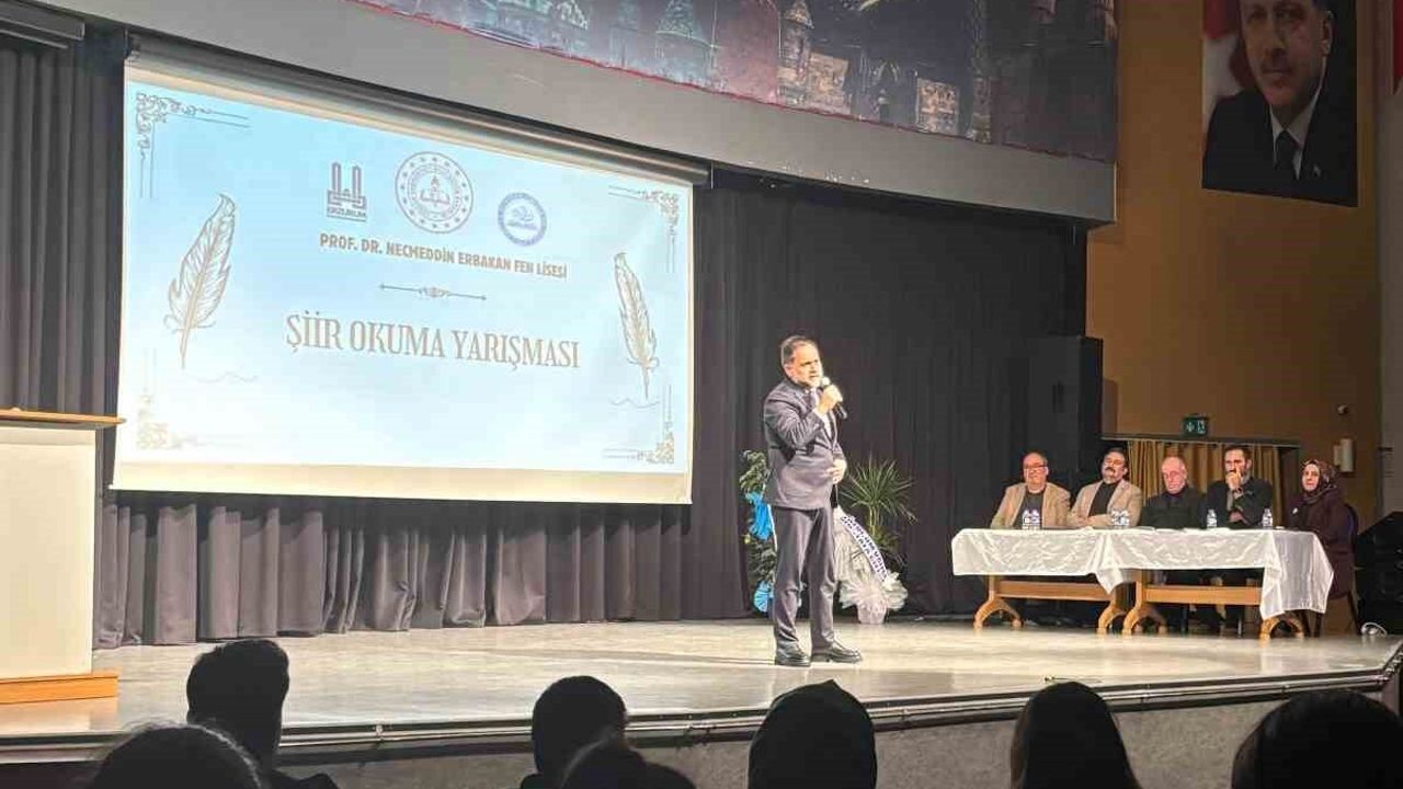 Fen Lisesi Öğrencilerinin Şiir Yarışmasında Gösterdiği Başarılar