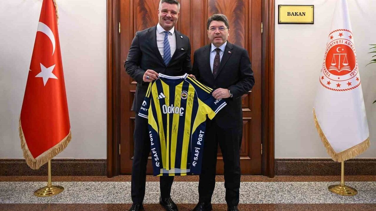 Fenerbahçe'den Bakan Yılmaz Tunç'a Hediye Formanın Açıklaması