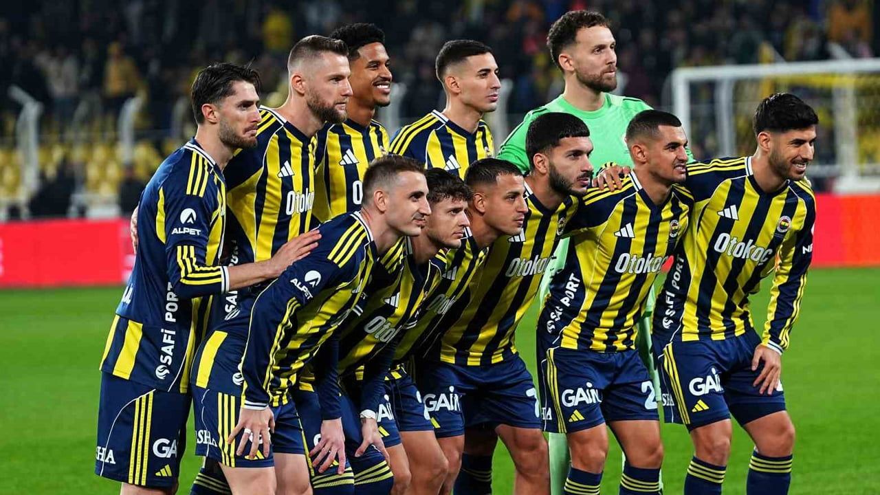 Fenerbahçe derbide ilk mağlubiyetini aldı