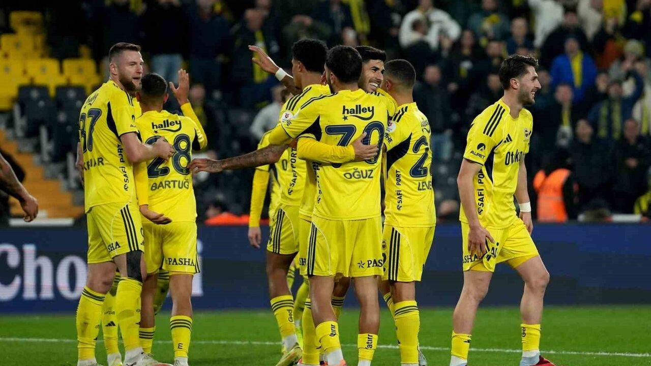 Fenerbahçe, Konyaspor'u 4-0 ile Geçerek Galibiyet Hasretine Son Verdi