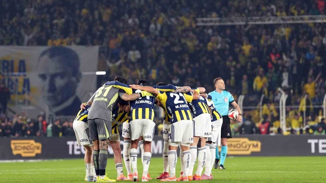 Fenerbahçe Teknik Direktörü Tedesco, Galatasaray Derbisinde Üç Yeni İsimle Sahada