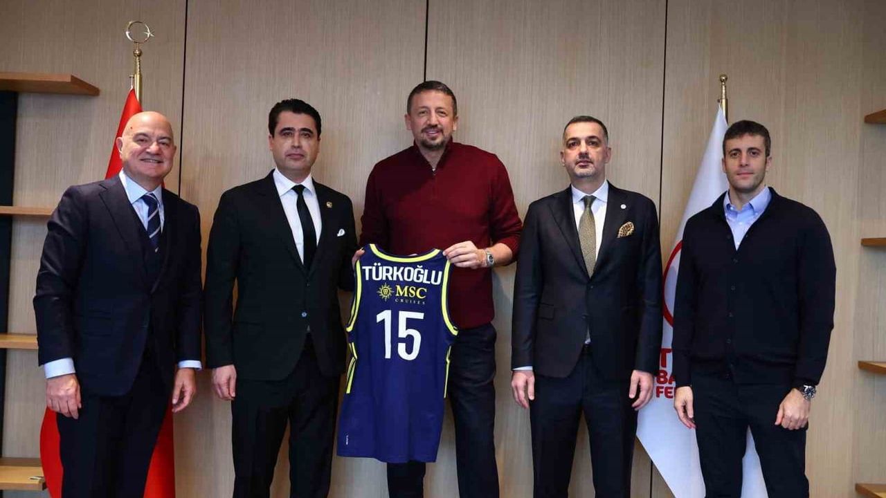 Fenerbahçe Yönetimi Hidayet Türkoğlu'nu Ziyaret Etti