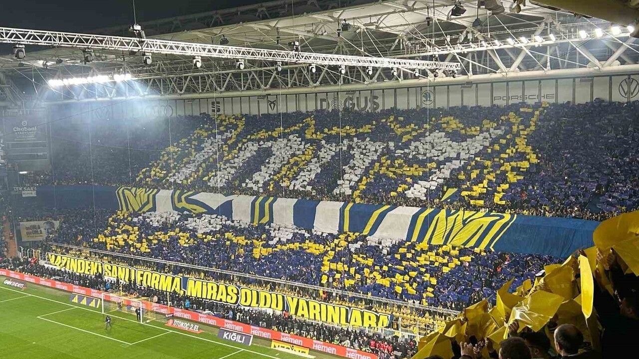 Fenerbahçeli Taraftarlardan Derbiye Özel Koreografi