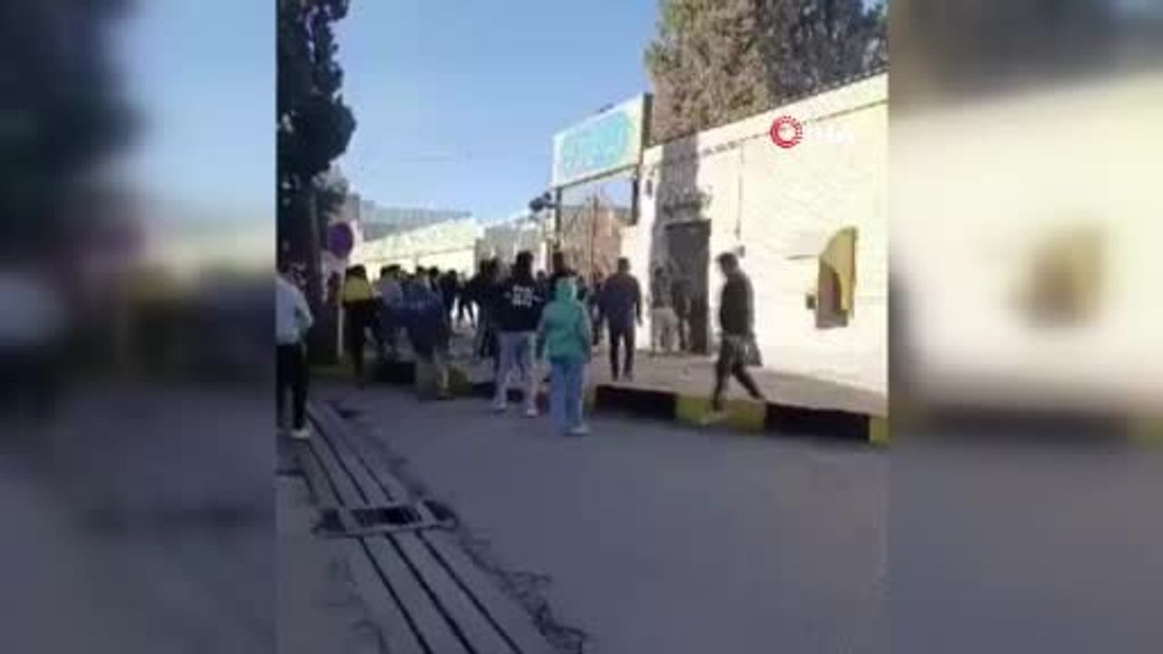 Fesa İlçesinde Protestolar Sırasında Kaymakamlık Binasına Saldırı