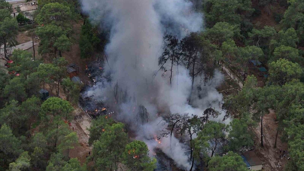 Fethiye'de Karavandaki Yangın Ormana Sıçradı
