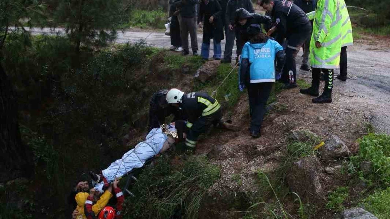 Fethiye'de Uçuruma Düşen Otomobilin Sürücüsü Kurtarıldı